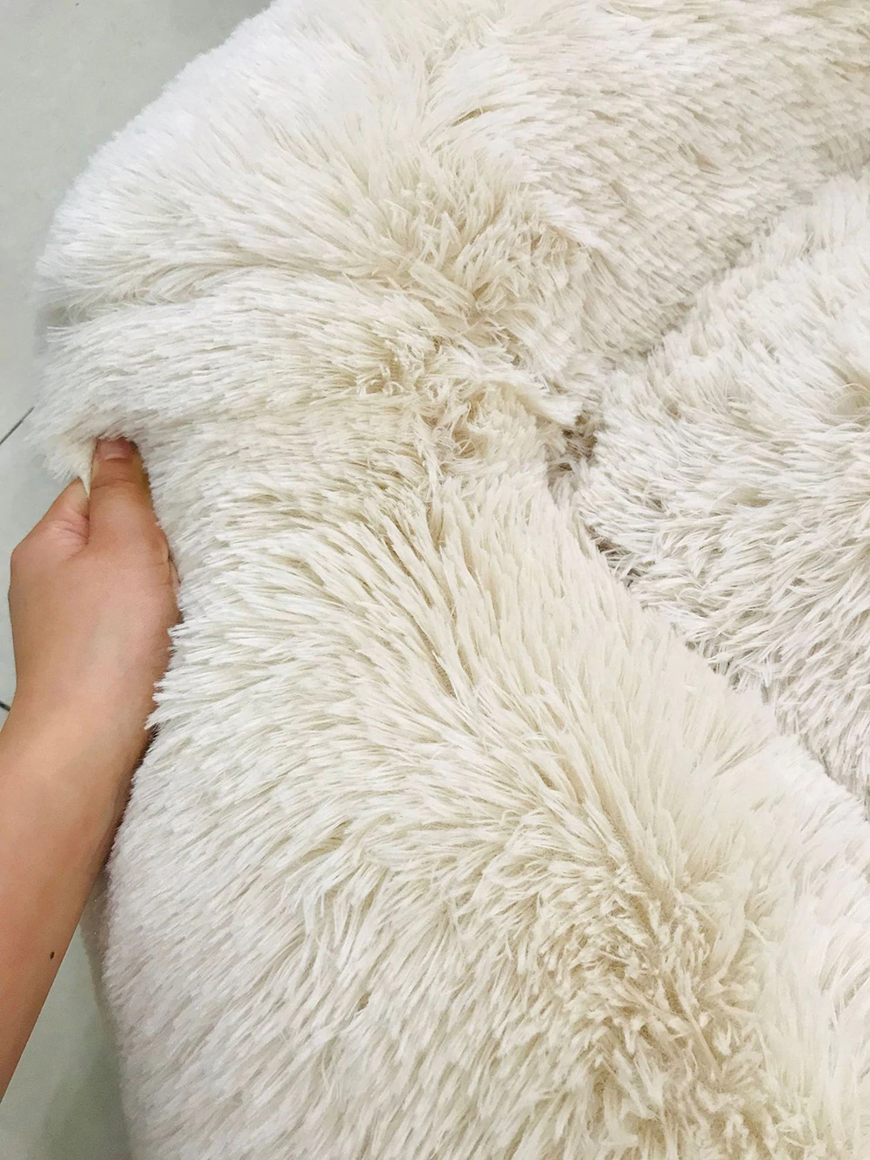 Calming Dog Bed With Luxuriously Soft Faux Fur Cushioning